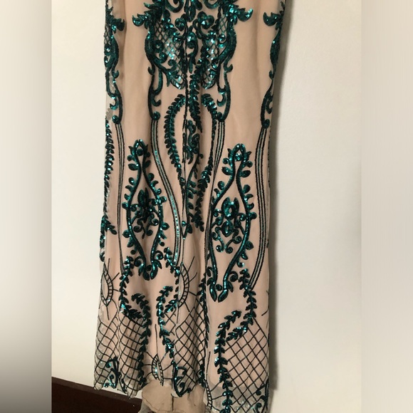 Juliet Formal Emerald Green Sequin & Nude Prom / Formal Dress W/ Cutout Back - Picture 10 of 10